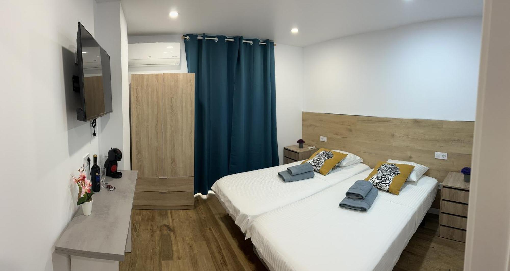 Habitación Doble con baño privado externo - 2 camas